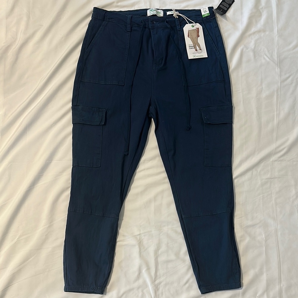 Women’s Skinny Cargo Pants